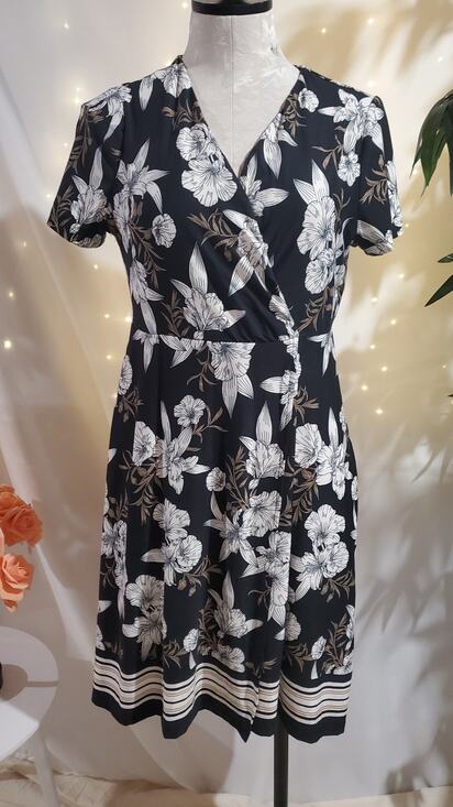 Soma Dresses & Skirts - Soma NWT Faux Wrap Tropical Floral Dress Womens Size M Short Sleeve Knee Length